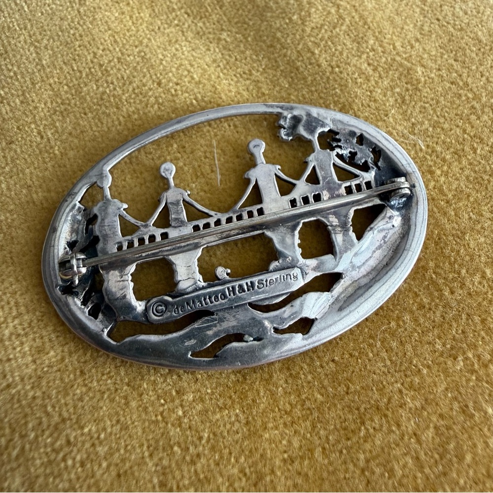 DIMATTEO Hand & Hammer H&H Sterling Bridge Scene Brooch - Picture 2 of 3